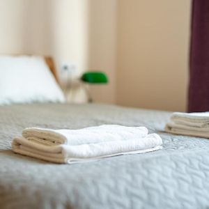 Modern City Stay - New Central Fully Equipped