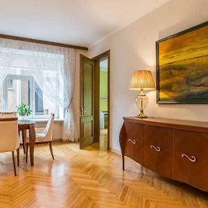 Sunny Flat In Art Nouveau Area