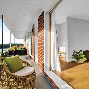 Executive Home On Paritai