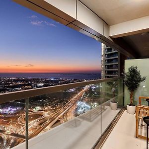 Appartement à 3 Chambres à Coucher aux Étages Supérieurs