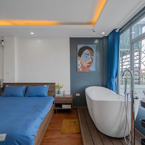 Holly'S Elegance Retreat With Bathtub In Old Quarter
