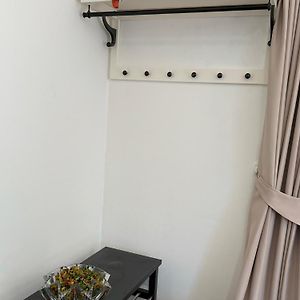 Studio Lit Queen-Size