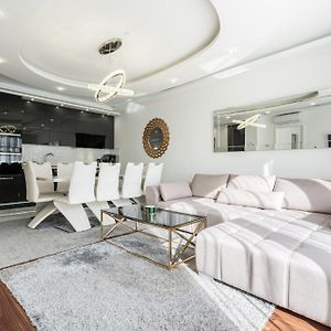 Kiraly 44 Luxury Apartment With Free Parking