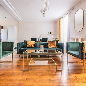 Appartement à 2 Chambres à Coucher