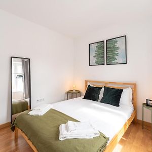Lisbon Hill House - No. 589A
