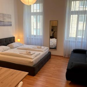 Cozy Two-Bedroom Apartment Near Metro