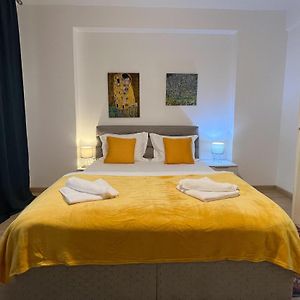 Old City Cozy Apartment
