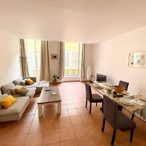 Appartement à 2 Chambres à Coucher