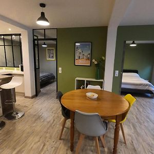 Appartement à 2 Chambres à Coucher