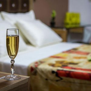 Wakola Hotel Cheikh Anta Diop