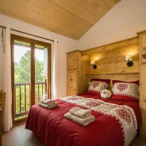 Samoens, New Apartment, 3 Bedrooms, 6 Persons, Close To Village Centre And Skibus