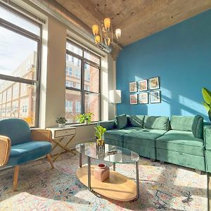 Mccormick Place Beautiful 2Br Apartment With Optional Parking Sleeps Up To 8 Near Soldier Field, Grant Park And Lakefront Trail