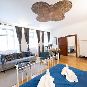 Best Price & Location - Historic Square Residency