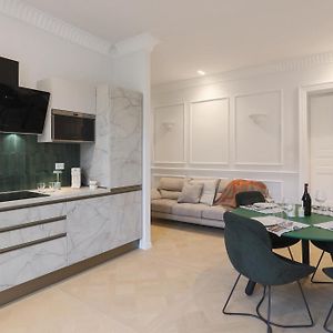 Appartement à 2 Chambres à Coucher