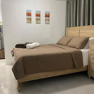 Studio Lit King-Size