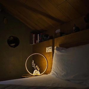 Studio Lit King-Size