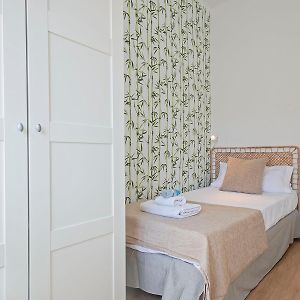 Appartement à 3 Chambres à Coucher aux Étages Supérieurs