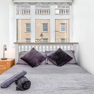 Appartement à 2 Chambres à Coucher