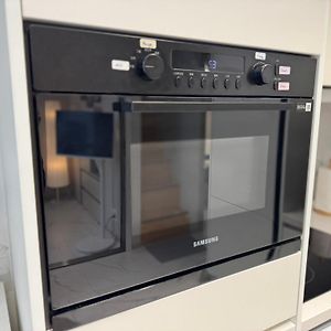 Appartement à 3 Chambres à Coucher aux Étages Supérieurs