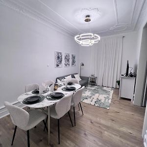 Appartement à 3 Chambres à Coucher