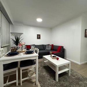 Stylish Entire Apartment With Private Garden In Camden, Central London