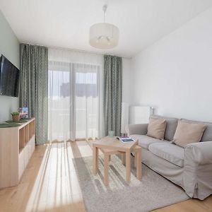 Modern Apartment With Parking Near Tauron Arena Krakow By Noclegi Renters