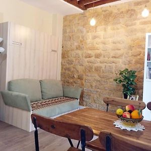 Impeccable & Typical Studio In The Marais
