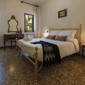 Giselda Courtyard Retreat