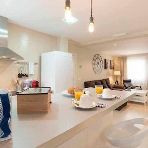 Appartement à 3 Chambres à Coucher