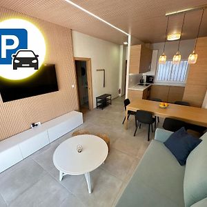 Comfortable Apartment In Center With Private Parking Garage
