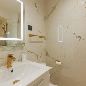 Appartement de Luxe à 2 Chambres à Coucher