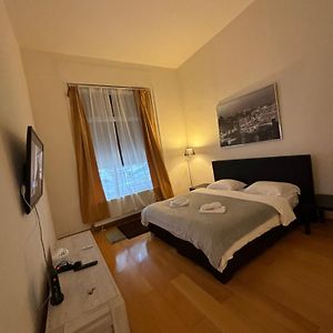 Appartement à 2 Chambres à Coucher