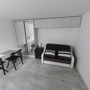 Independent Studio In A House In The City