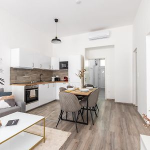 Appartement à 2 Chambres à Coucher