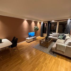 3-Bedroom Apt For 7,Two Baths, Oslo Central