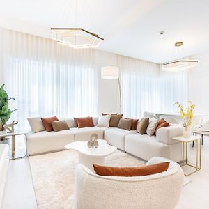 Appartement Luxe à 4 Chambres à Coucher