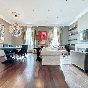Appartement de Luxe à 2 Chambres à Coucher