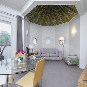 The Aristocrat - Fitzrovia - By Frankie Says