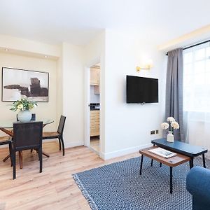 Capital One Bedroom Flat Chelsea Cloisters 724