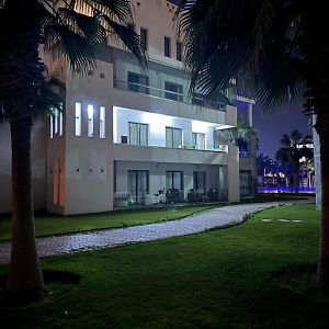Appartement à 2 Chambres à Coucher