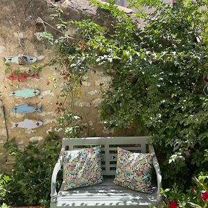 Petit Patio - 2 Chambres - Centre Ville - Climatisation