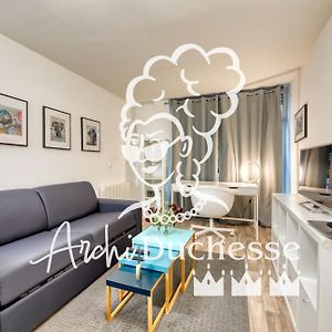 Studio Lit King-Size