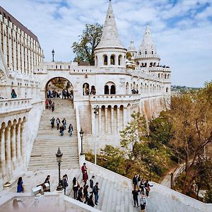 Designer Luxury Home Next To Dohany Synagogue With Balcony