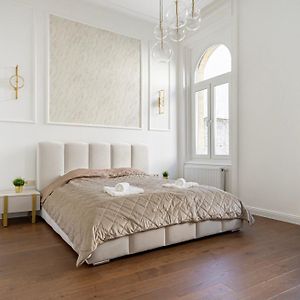 Appartement de Luxe à 2 Chambres à Coucher