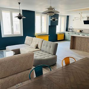 Appartement de Luxe à 2 Chambres à Coucher