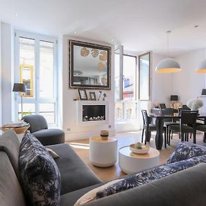 Appartement à 3 Chambres à Coucher aux Étages Supérieurs