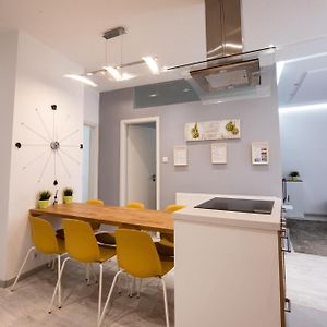 Appartement à 3 Chambres à Coucher