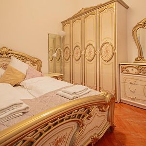 Appartement de Luxe à 4 Chambres à Coucher