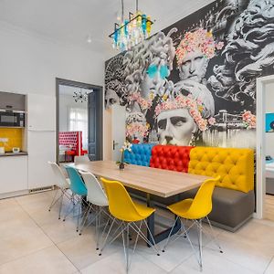 FACES Apartment-luxurious design in vibrant centre