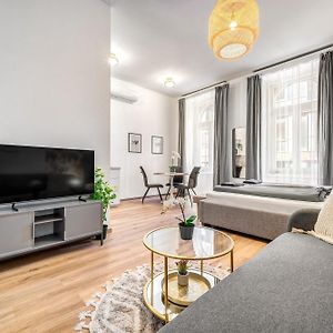 Bazilika-D45 Premium Suites